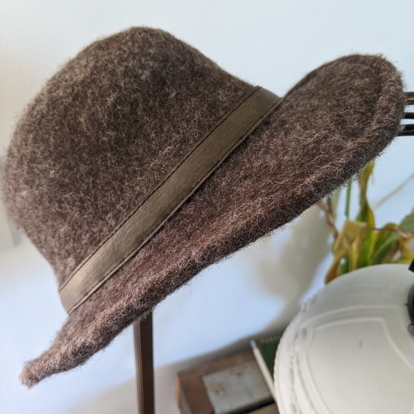 Wool hat - Picture 2 of 4